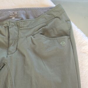 Mountain Hardwear Women's Capris in Olive Green